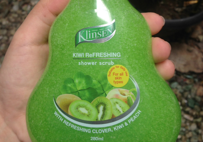 Review-klinsen-shower-scrub-kiwi-refreshing-15