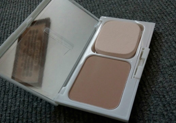 Review-revlon-absolute-radiance-two-way-powder-foundation-cool-beige-11