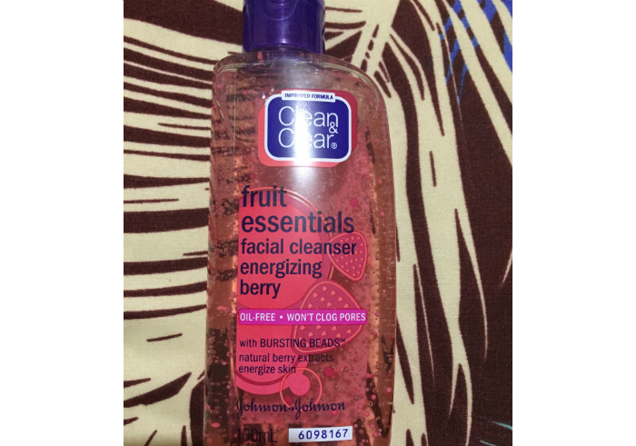 Review-clean-and-clear-facial-cleanser-energizing-berry-11