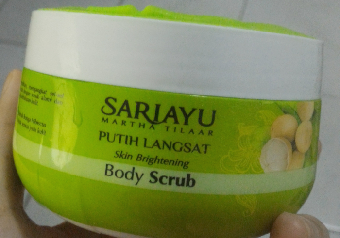 Review-sariayu-putih-langsat-body-scrub-dan-body-lotion-18