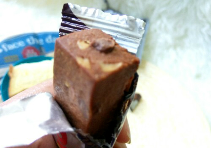 Review-snack-bar-soyjoy-almond-and-chocolate-14